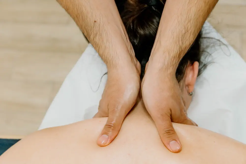 Masaj Pentru Durerea Dintre Omoplați Brașov (2)